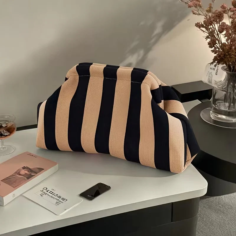 Stripe Cloud Clutch Bag(Black/Brown)